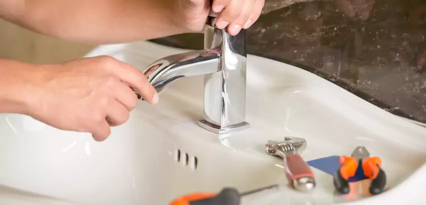Bathtub Faucet Replacement in Garden City